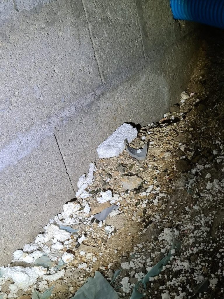 Des traces de dégradations provoquées par des rats